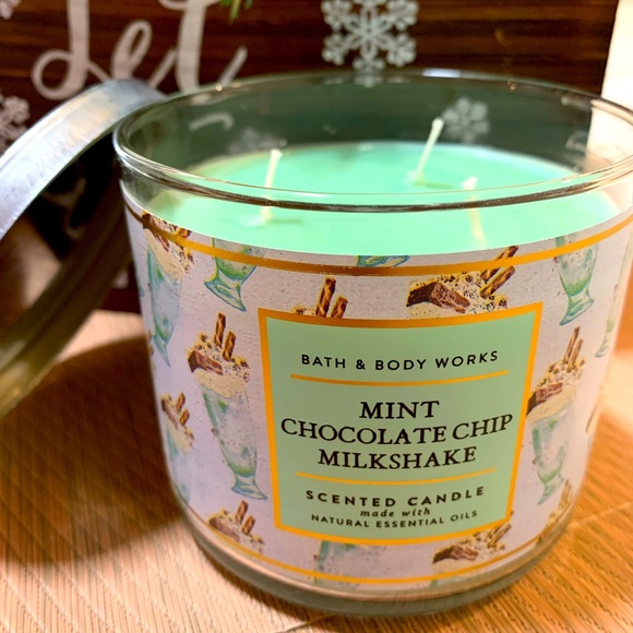 Bath & Body Works MINT CHOCOLATE CHIP MILKSHAKE 3Wick Candle~  New~ 14.5oz - Picture 1 of 1